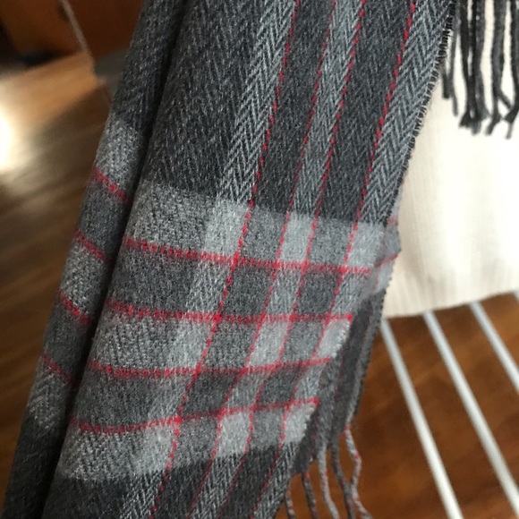 Men’s Scarf - Picture 2 of 3